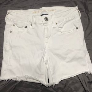 AE Midi White Shorts Size 4